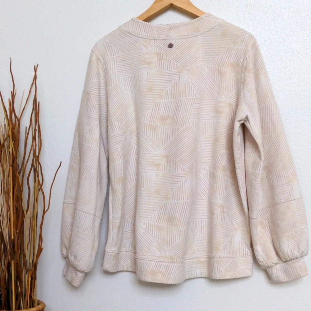 ⭐ Calla Pullover - Picture 2 of 9